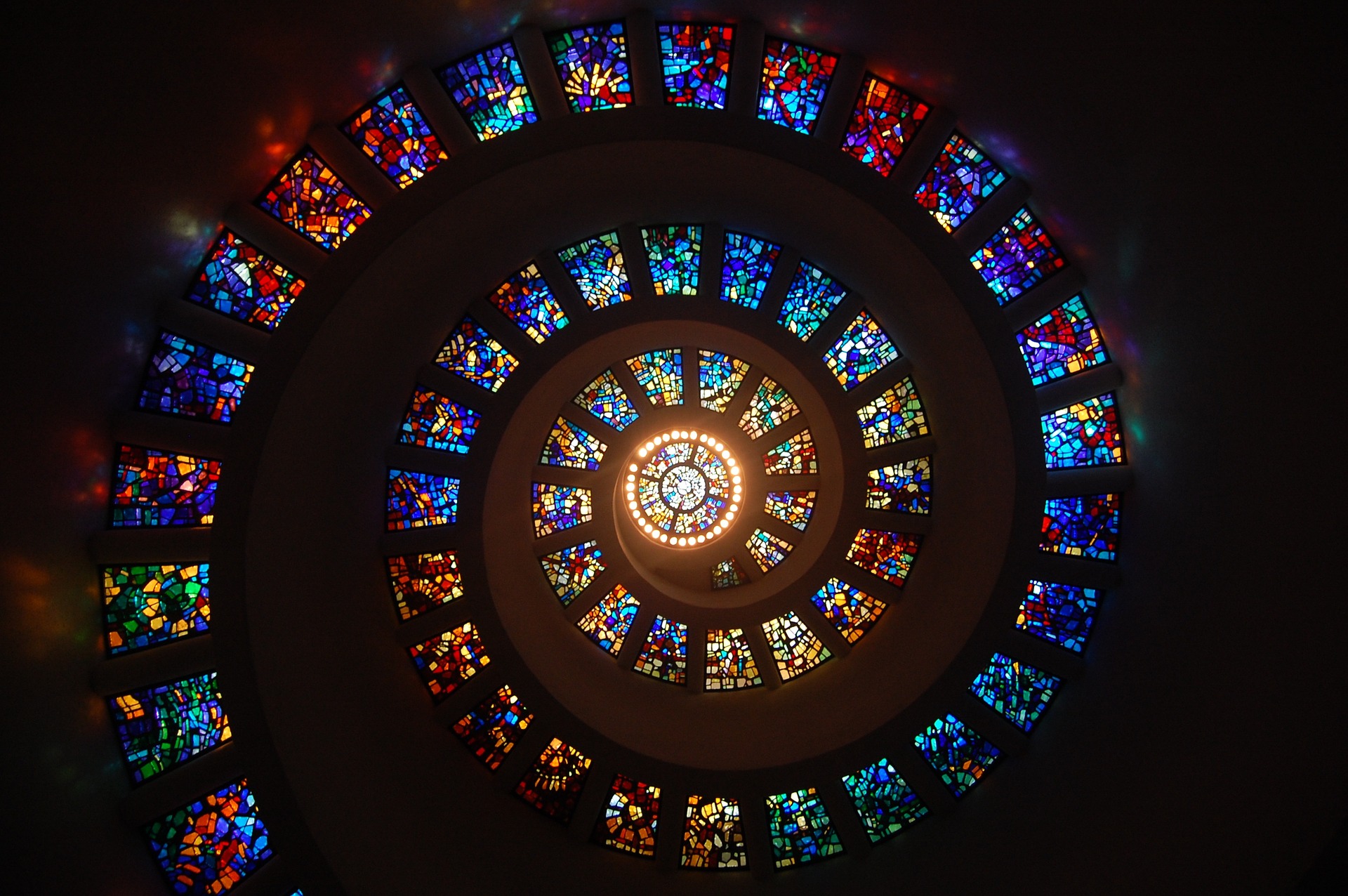 stained-glass-1181864-1920